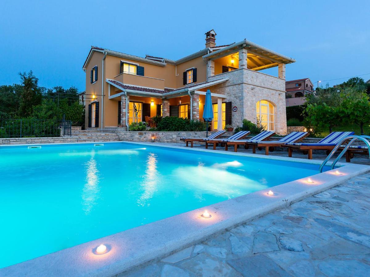 Villa Salvea With Heated Pool Montižana Eksteriør billede