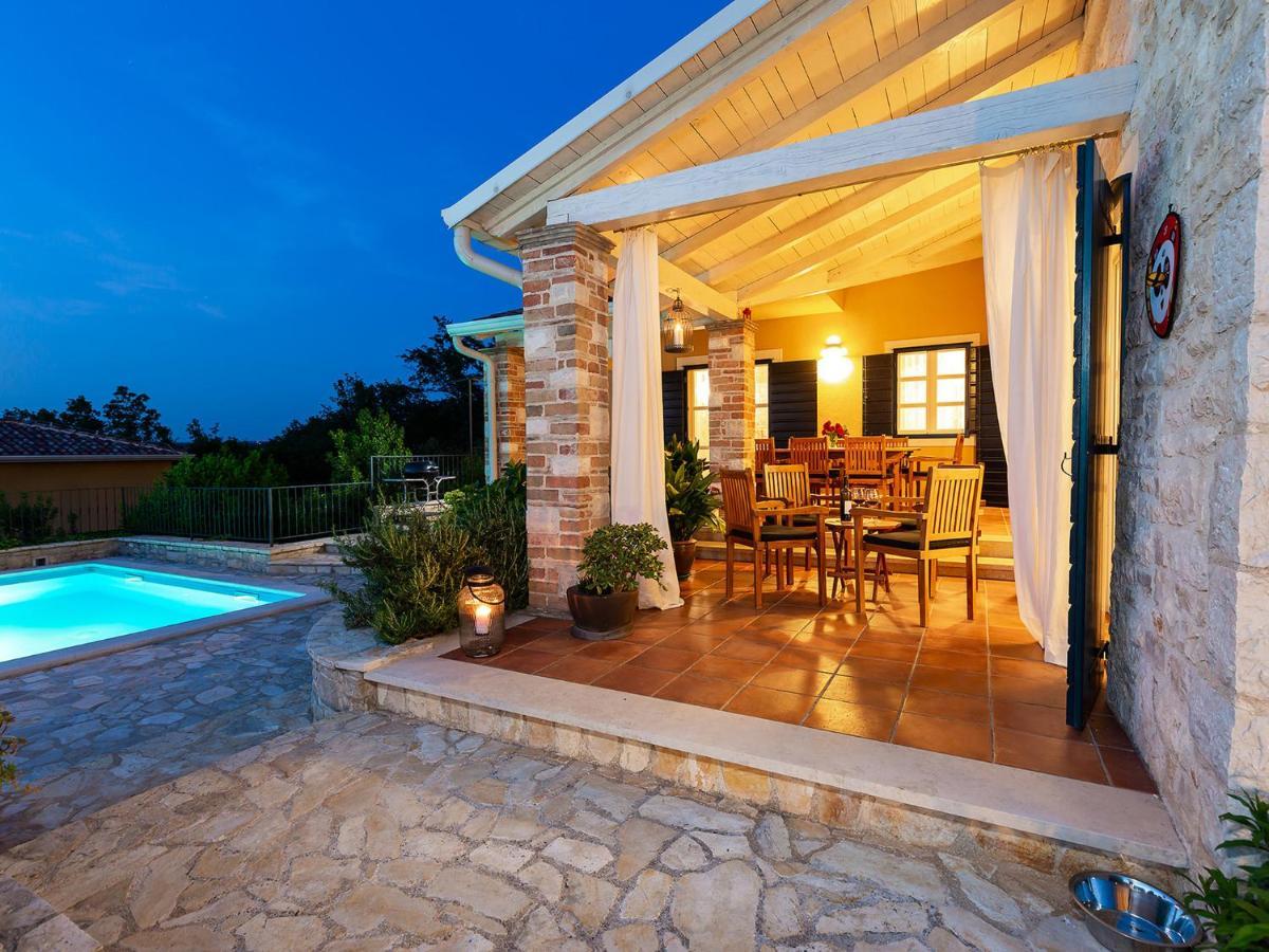 Villa Salvea With Heated Pool Montižana Eksteriør billede