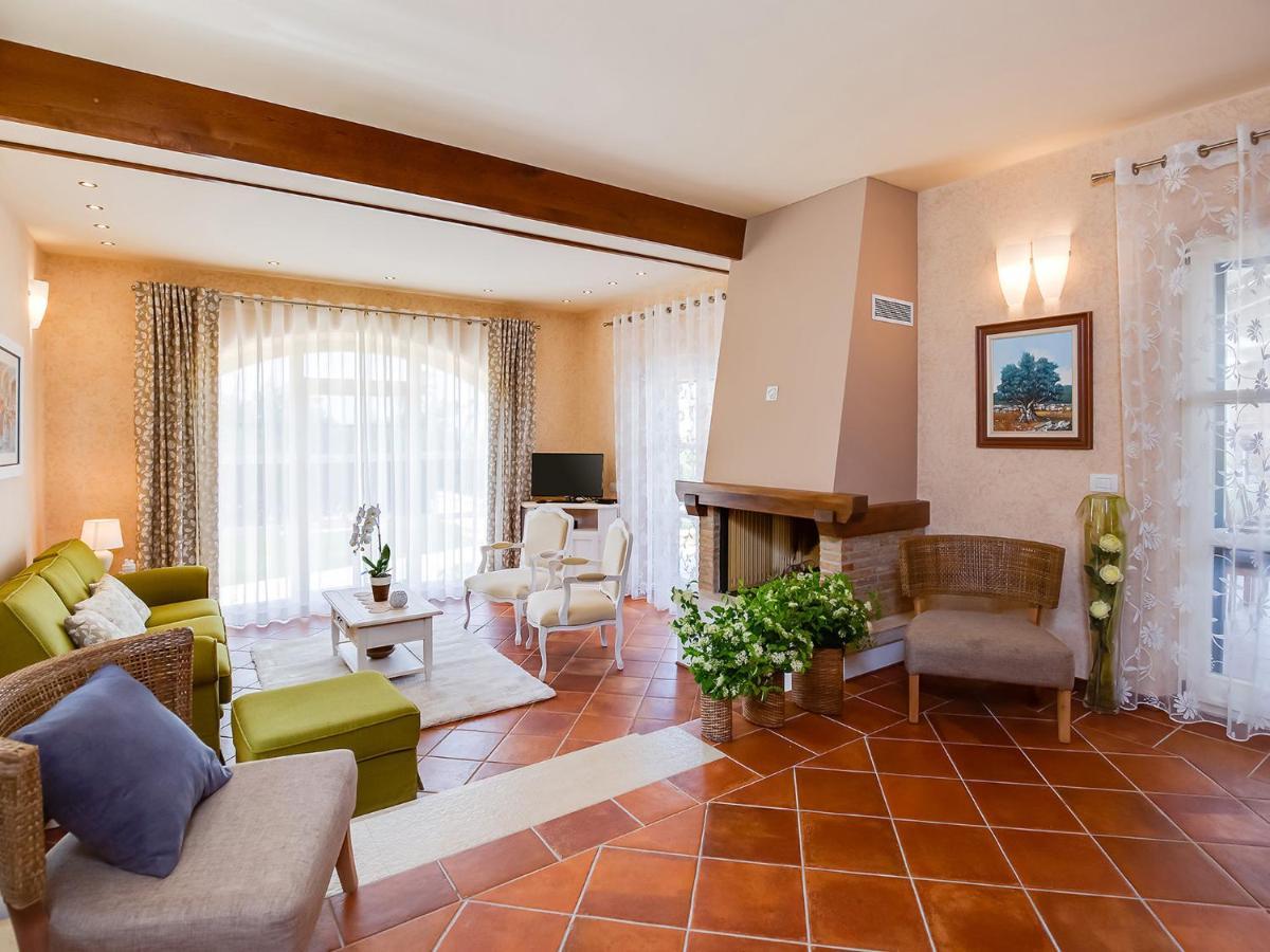 Villa Salvea With Heated Pool Montižana Eksteriør billede