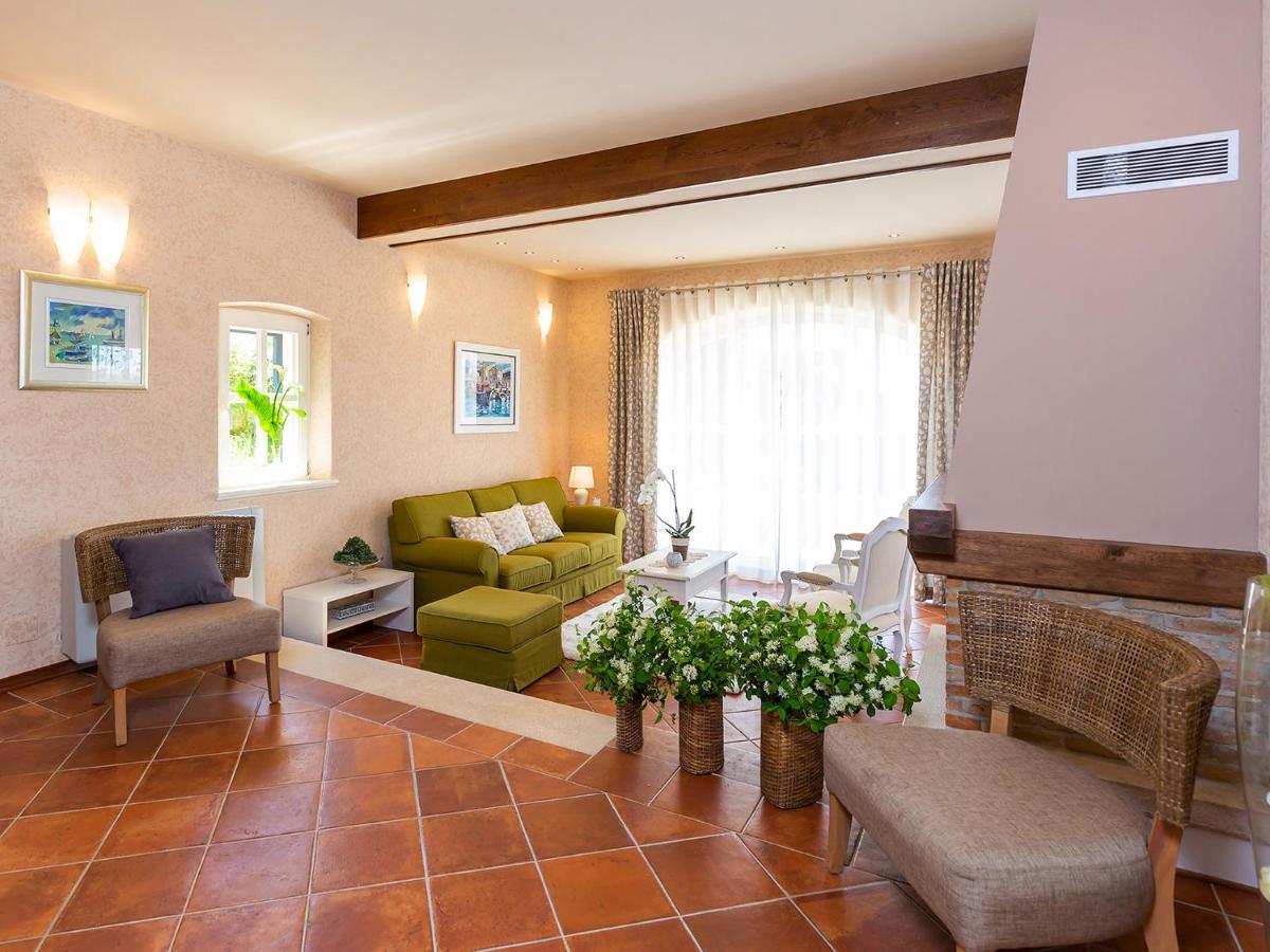 Villa Salvea With Heated Pool Montižana Eksteriør billede
