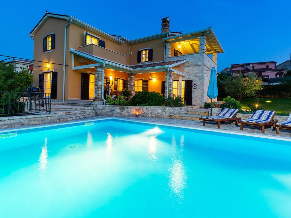 Villa Salvea With Heated Pool Montižana Eksteriør billede