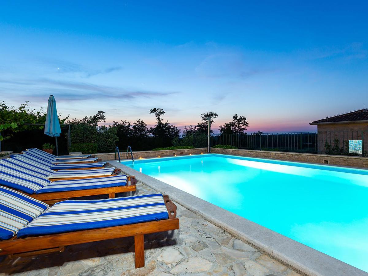 Villa Salvea With Heated Pool Montižana Eksteriør billede