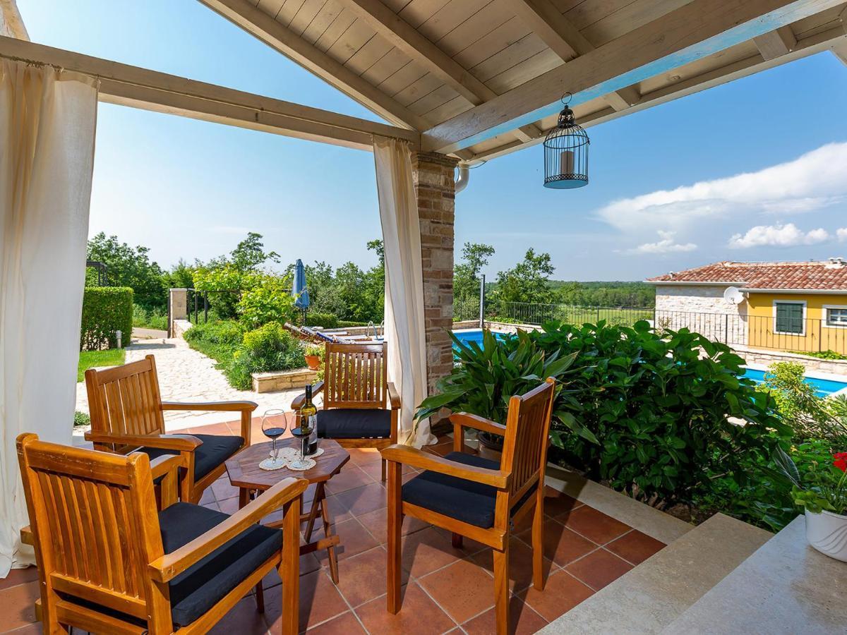 Villa Salvea With Heated Pool Montižana Eksteriør billede
