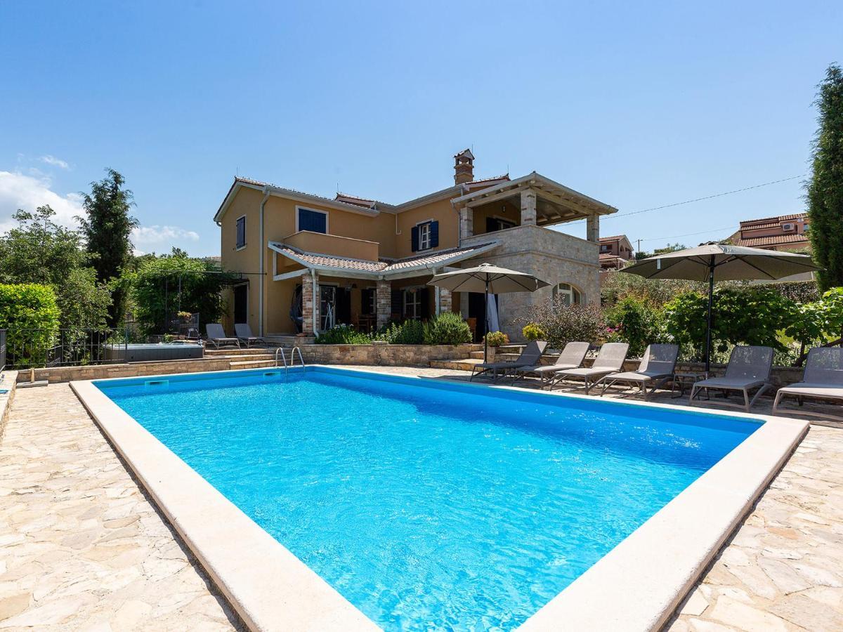 Villa Salvea With Heated Pool Montižana Eksteriør billede