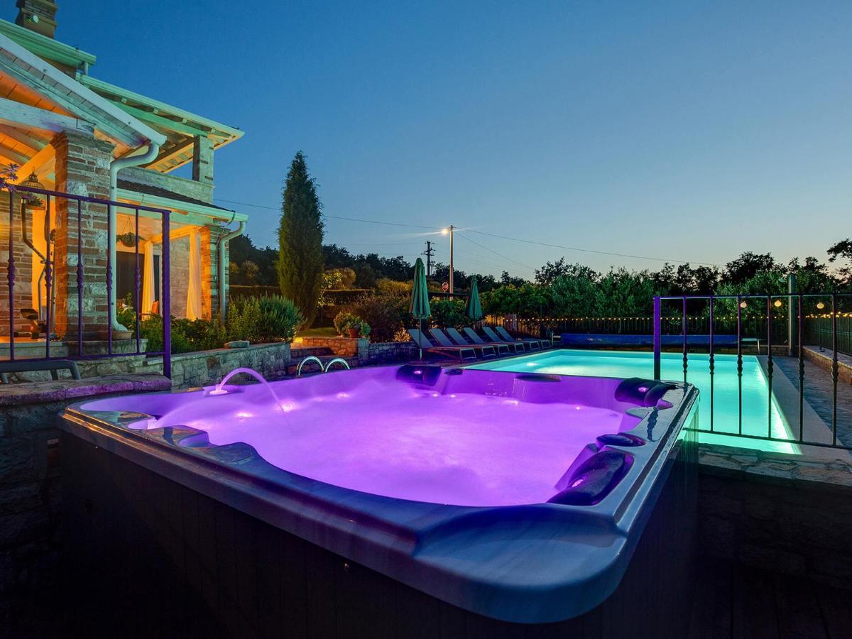 Villa Salvea With Heated Pool Montižana Eksteriør billede