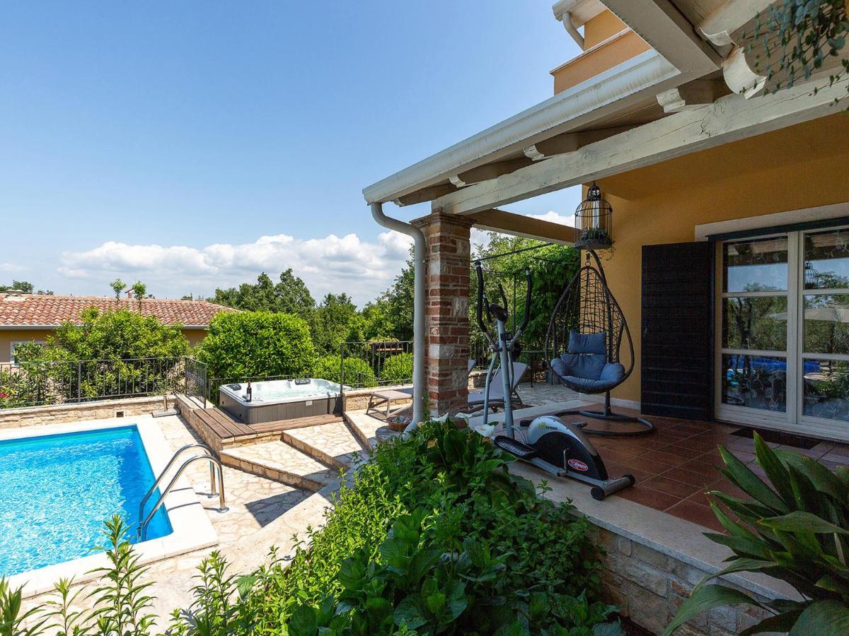 Villa Salvea With Heated Pool Montižana Eksteriør billede