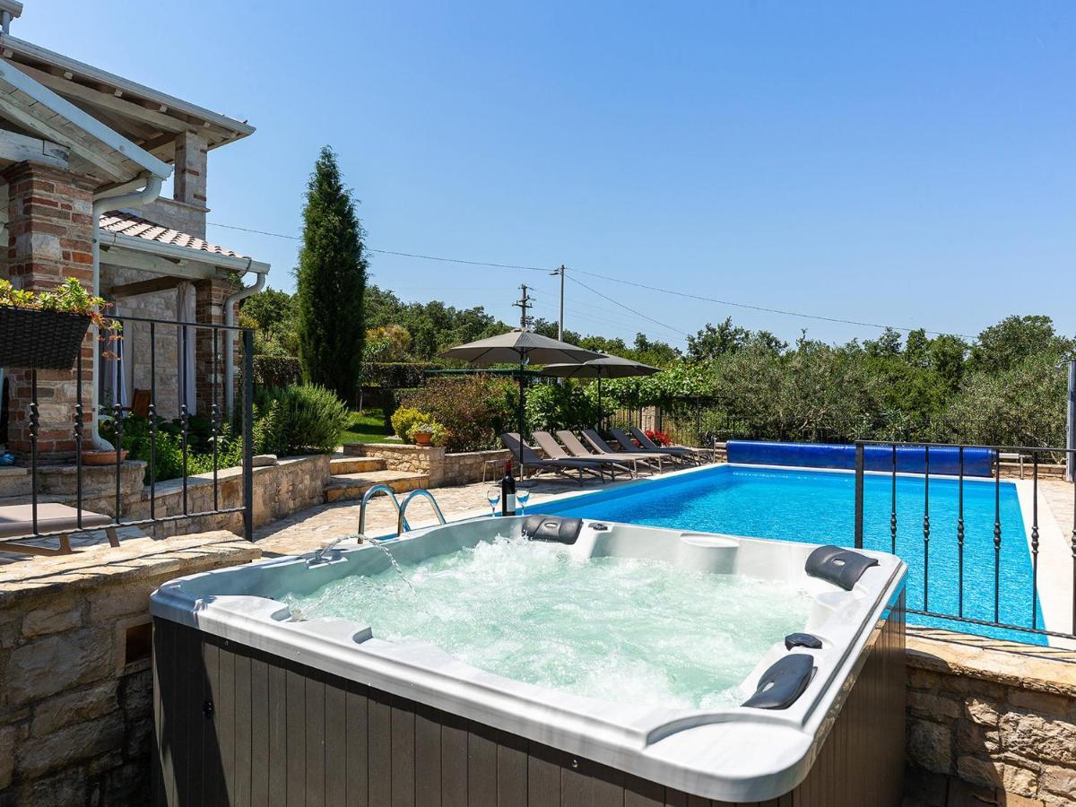 Villa Salvea With Heated Pool Montižana Eksteriør billede