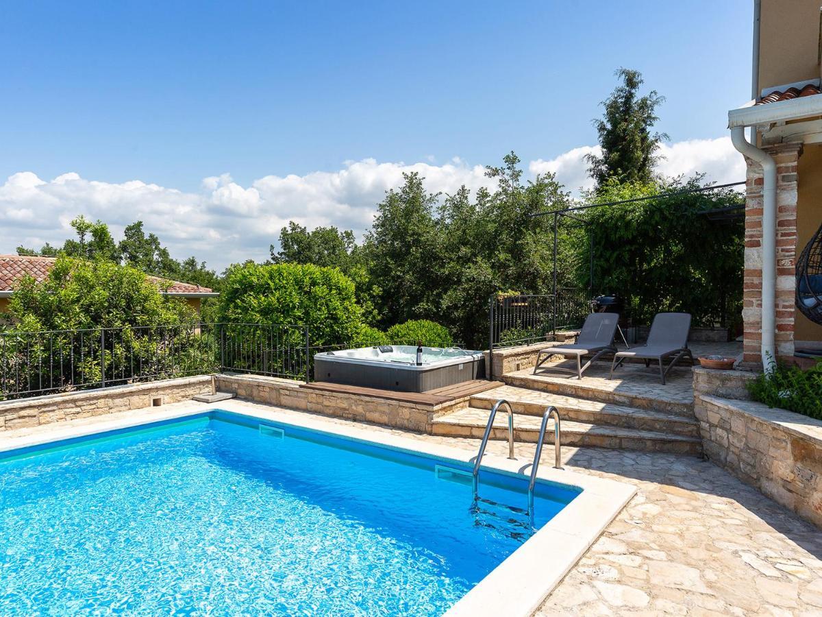 Villa Salvea With Heated Pool Montižana Eksteriør billede