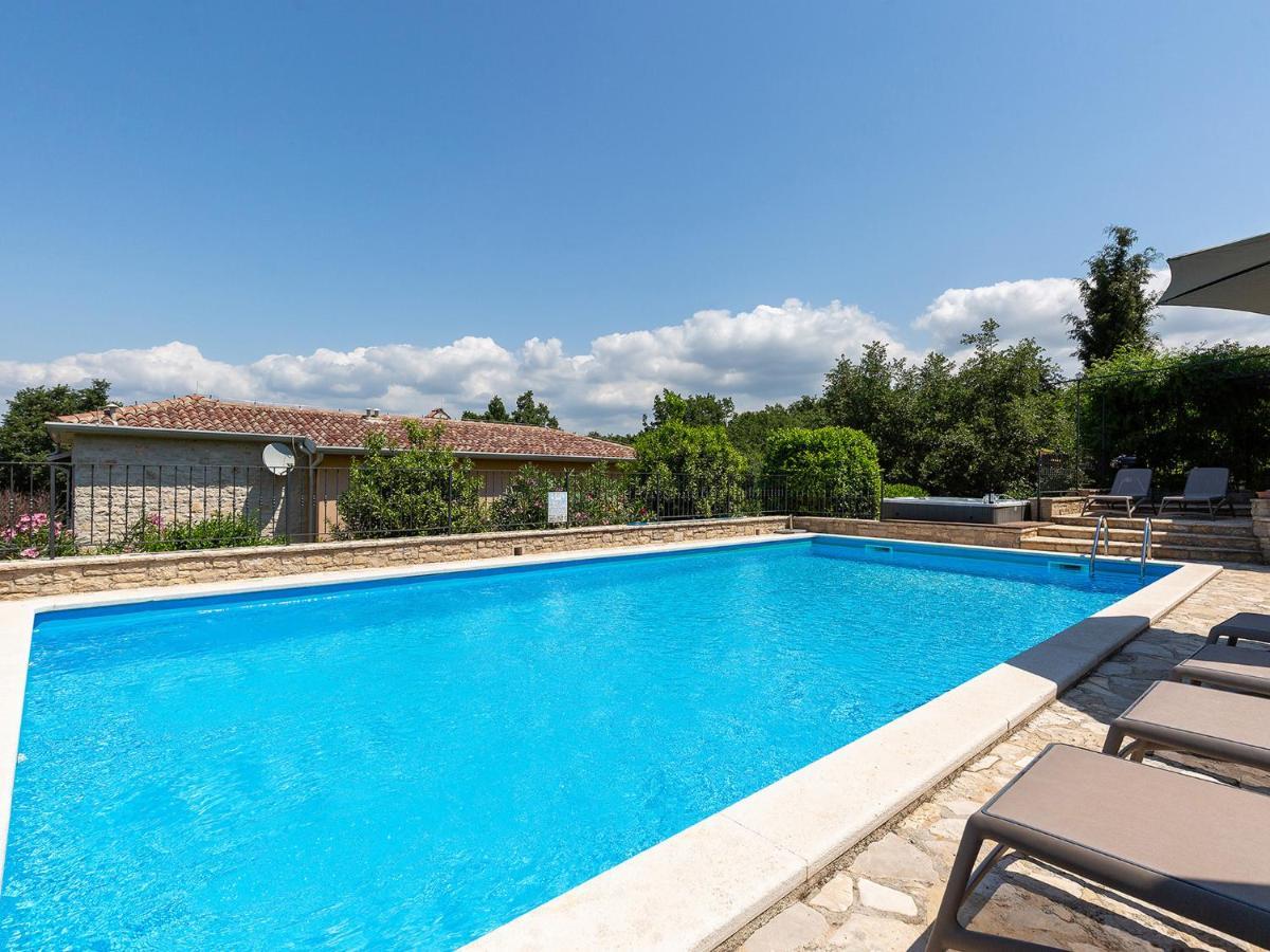 Villa Salvea With Heated Pool Montižana Eksteriør billede
