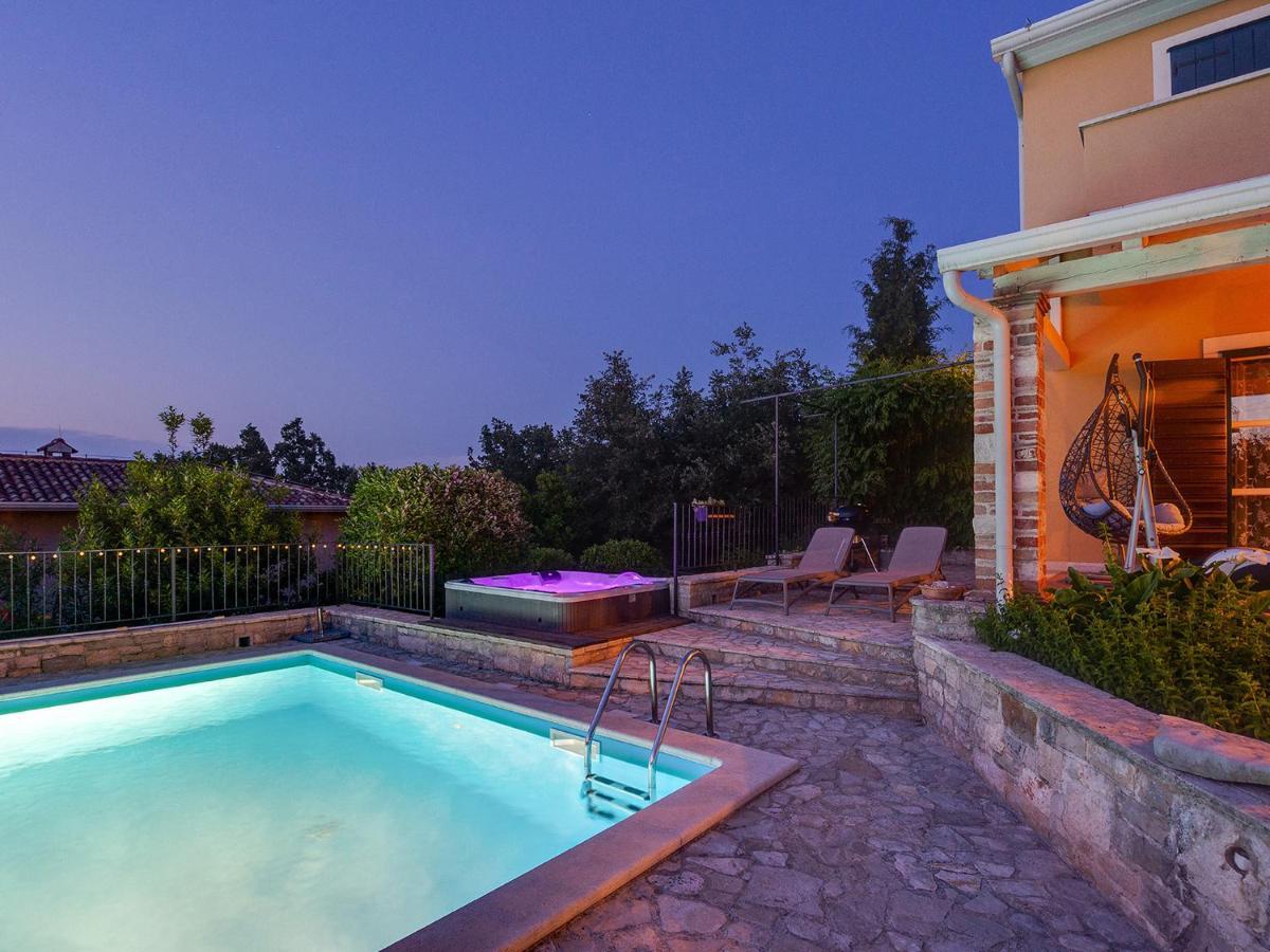 Villa Salvea With Heated Pool Montižana Eksteriør billede